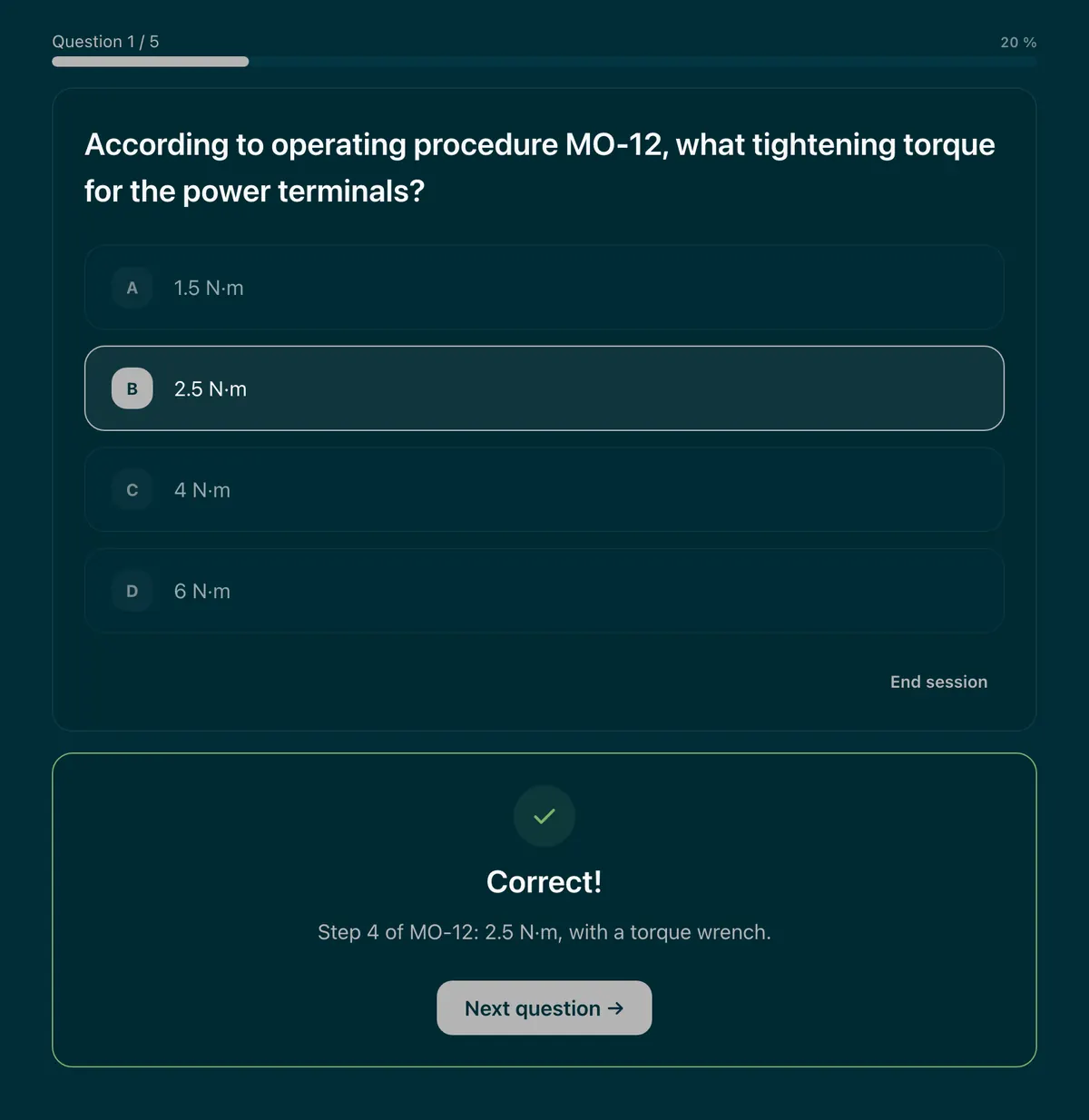 Screenshot of the training module: a question on operating procedure MO-12, the correct answer confirmed and its explanation.
