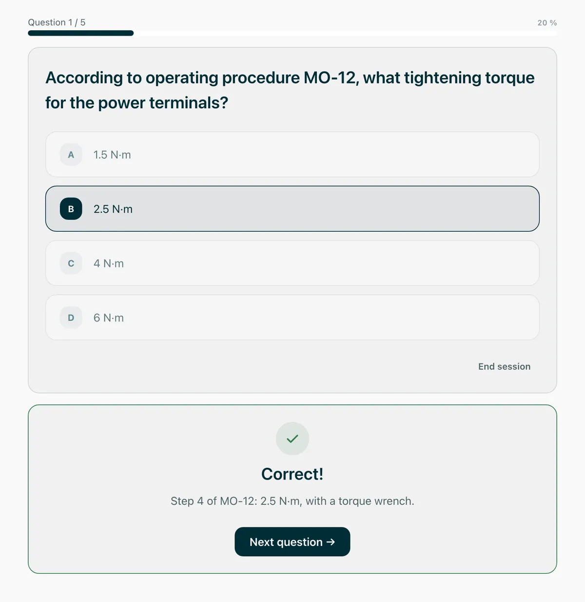 Screenshot of the training module: a question on operating procedure MO-12, the correct answer confirmed and its explanation.